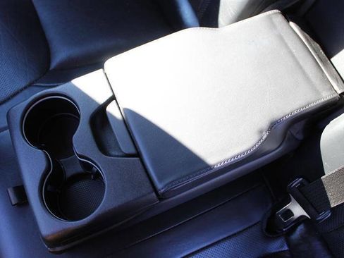 Used 2015 Chrysler 300 C w/ Light Group image 28