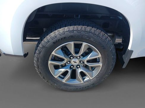 Used 2025 Chevrolet Silverado 1500 RST w/ Convenience Package II AWD/4WD image 10