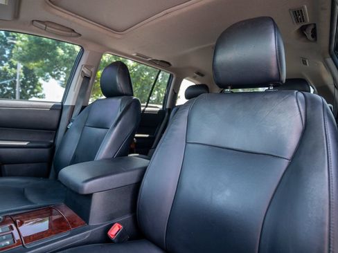 Used 2012 Toyota Highlander Limited w/ Tow Pkg AWD/4WD image 9