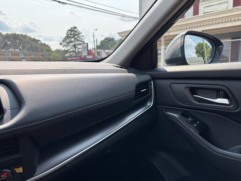 Used 2026 Nissan Rogue SV FWD image 36
