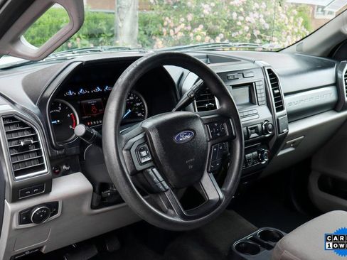 Used 2017 Ford F550 2WD Crew Cab Super Duty image 18