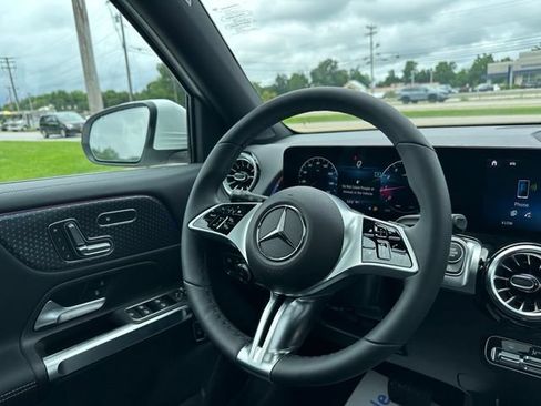 New 2026 Mercedes-Benz GLB 250 4MATIC image 32