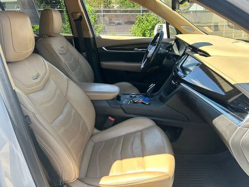 Used 2020 Cadillac XT6 Premium Luxury w/ Platinum Package AWD/4WD image 38
