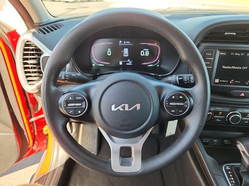Used 2024 Kia Soul LX w/ Option Group 015 FWD image 16