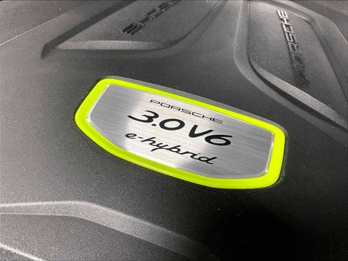 Used 2023 Porsche Cayenne Platinum Edition image 38