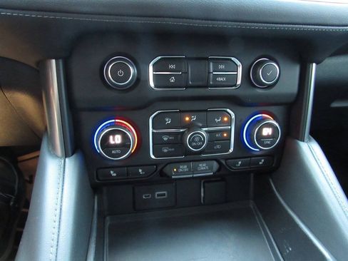Used 2022 Chevrolet Suburban Z71 w/ Luxury Package AWD/4WD image 30