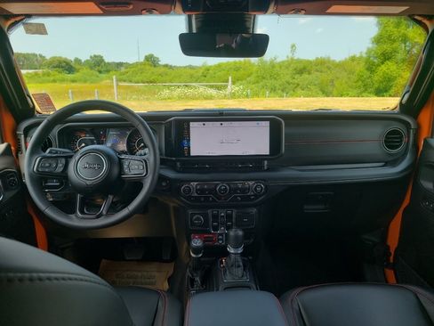 Used 2025 Jeep Wrangler Unlimited Rubicon AWD/4WD image 20