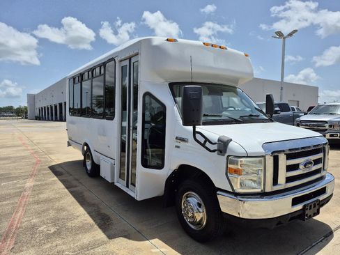 Used 2011 Ford E-350 and Econoline 350 Super Duty w/ Shuttle Bus Prep Pkg RWD image 10