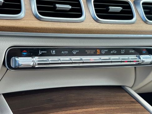 Used 2022 Mercedes-Benz GLS 450 4MATIC image 24