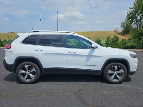 Used 2019 Jeep Cherokee Limited AWD/4WD image 6