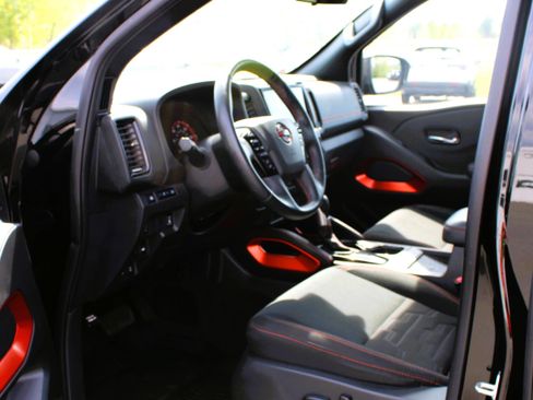 Used 2023 Nissan Frontier PRO-4X w/ Pro Convenience Package AWD/4WD image 17