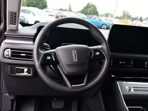 Used 2025 Lincoln Aviator AWD image 12