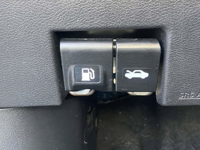 Used 2025 Nissan Versa SV FWD image 21