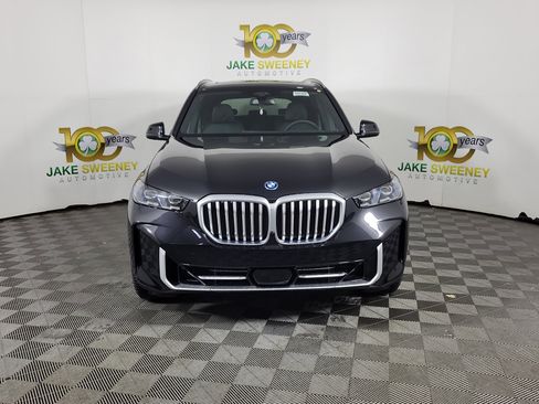New 2026 BMW X5 xDrive50e image 2