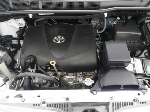 Used 2019 Toyota Sienna XLE w/ XLE Navigation Package FWD image 36