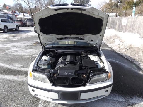 Used 2002 BMW 330xi Sedan image 12