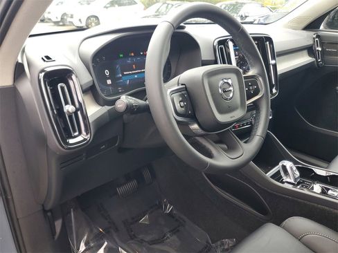 Certified 2023 Volvo XC40 B4 Ultimate w/ Protection Package Premier image 19