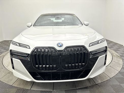 New 2026 BMW i7 xDrive60 AWD/4WD image 14