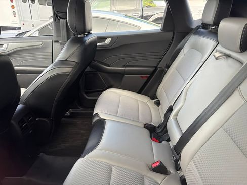 Used 2023 Ford Escape SE FWD image 11