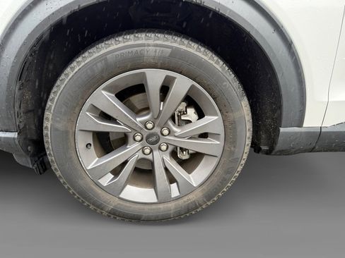 Used 2022 Ford Explorer XLT w/ Equipment Group 202A image 9