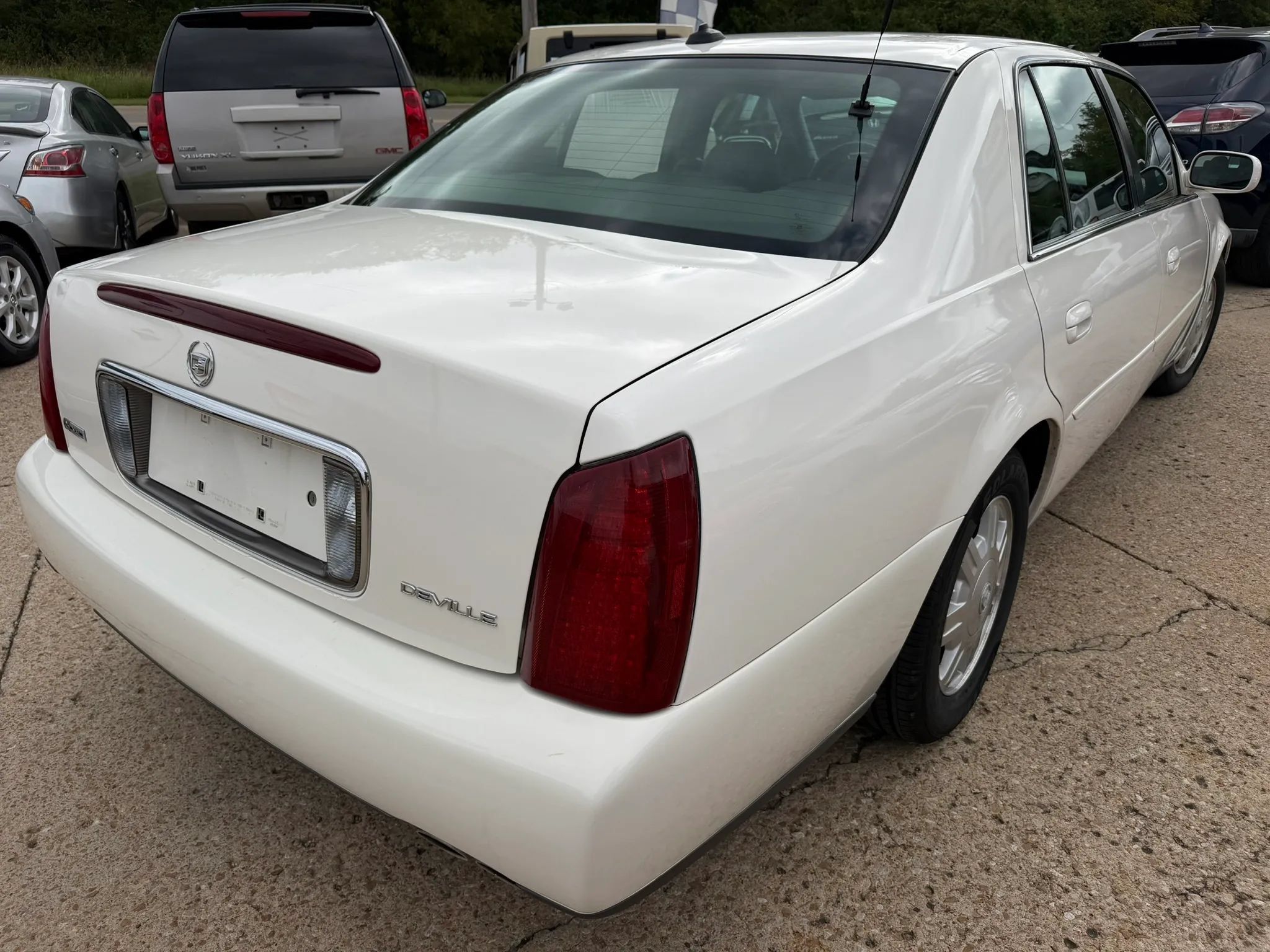 Used 2004 Cadillac De Ville w/ Equipment Group FWD image 8