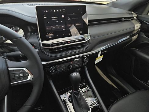 New 2026 Jeep Compass Latitude image 16