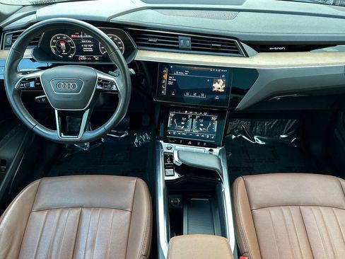 Used 2024 Audi Q8 e-tron Premium Plus image 12