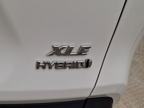 Certified 2022 Toyota RAV4 XLE w/ Convenience Package AWD/4WD image 28
