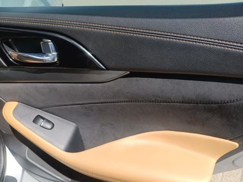 Used 2016 Nissan Maxima SR FWD image 23