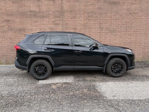 Used 2022 Toyota RAV4 LE AWD/4WD image 6