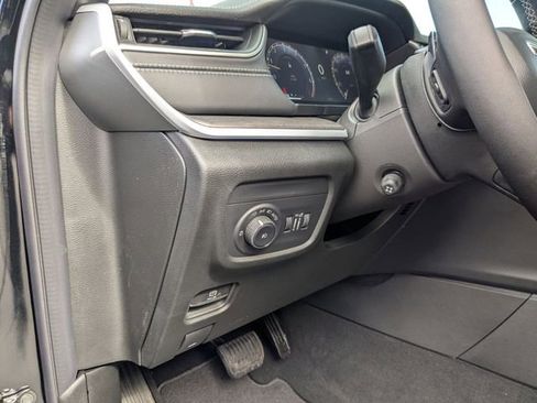 New 2025 Jeep Grand Cherokee Limited w/ Luxury Tech Group II image 16