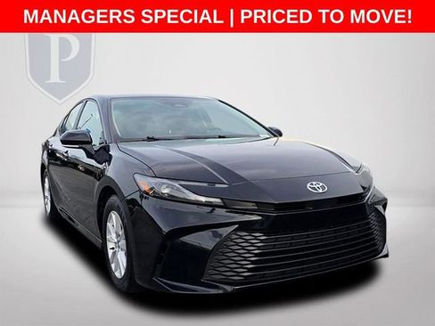 Used 2025 Toyota Camry LE FWD image 14