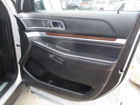 Used 2016 Ford Explorer Limited w/ Equipment Group 301A AWD/4WD image 28