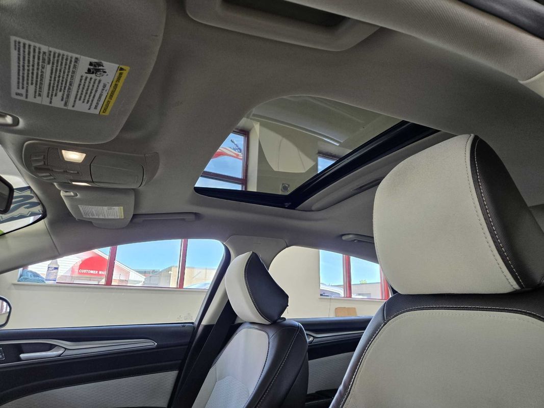 Used 2020 Ford Fusion SE w/ Equipment Group 151A FWD image 18