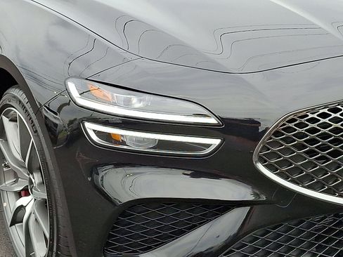 Used 2025 Genesis G70 2.5T image 9