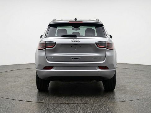 Used 2025 Jeep Compass Limited image 7