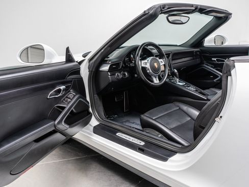 Used 2015 Porsche 911 Carrera GTS RWD image 23