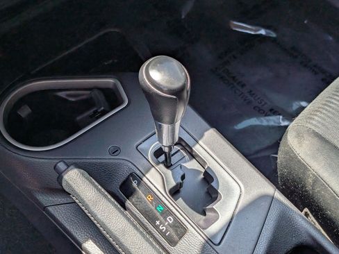Used 2018 Toyota RAV4 LE AWD/4WD image 22