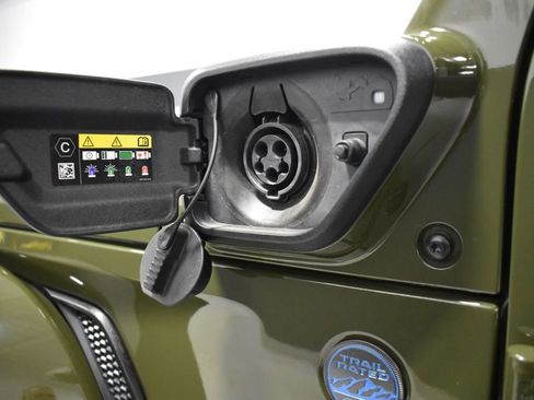 Used 2024 Jeep Wrangler High Altitude AWD/4WD image 41