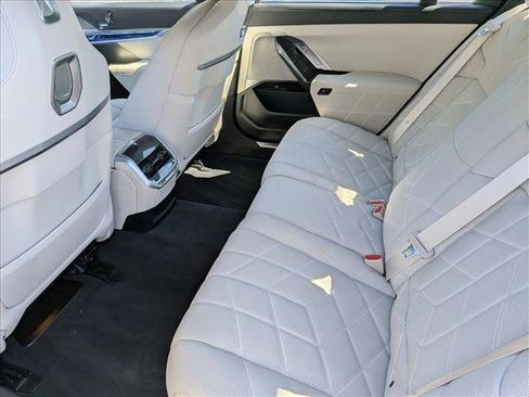 Used 2025 BMW i7 M70 AWD/4WD image 21