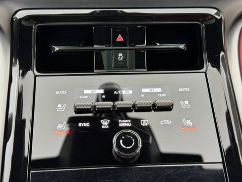 Used 2024 Porsche Panamera image 35