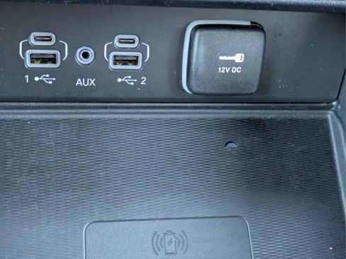 Used 2025 Jeep Grand Cherokee Altitude image 24