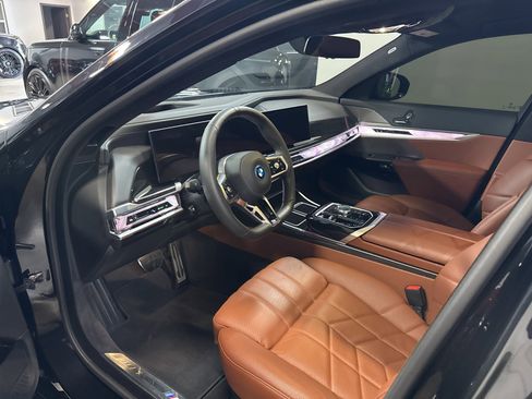 Used 2025 BMW i7 xDrive60 w/ Executive Package image 5
