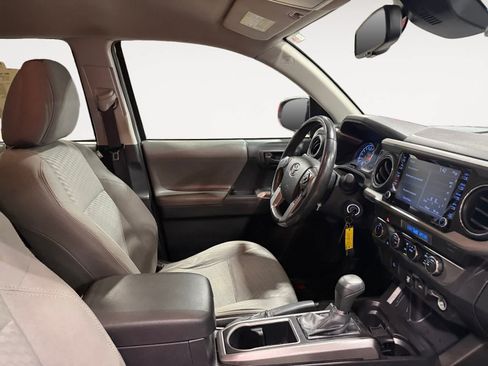 Used 2021 Toyota Tacoma SR5 AWD/4WD image 16