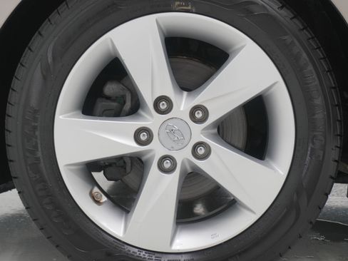 Used 2013 Hyundai Elantra GLS w/ Preferred Pkg FWD image 24