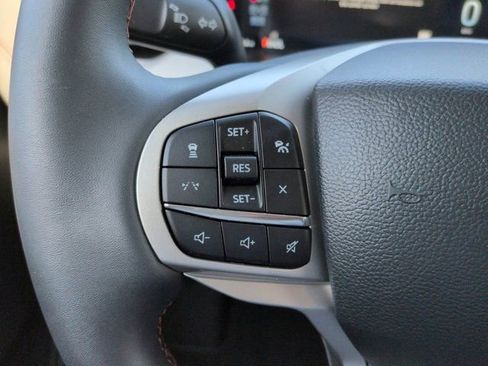 Used 2025 Ford Explorer Active RWD image 23