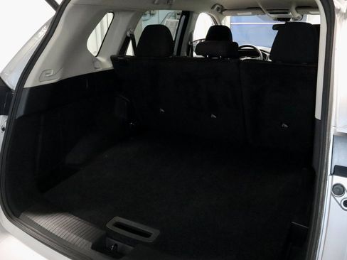 Certified 2025 Nissan Rogue SV image 14