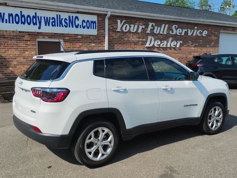 Used 2024 Jeep Compass Latitude AWD/4WD image 5