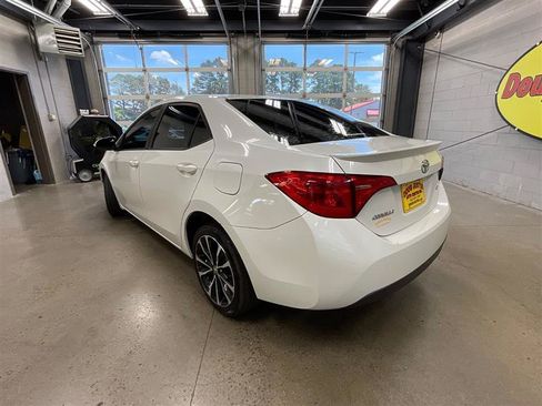 Used 2019 Toyota Corolla SE FWD image 3