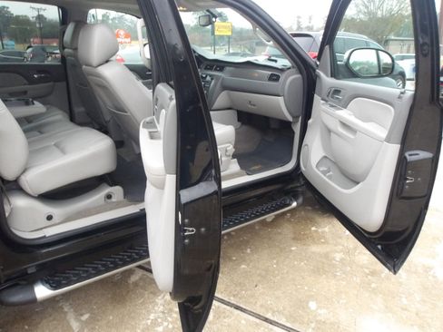 Used 2013 Chevrolet Avalanche LT w/ Suspension Package, Off-Road image 6